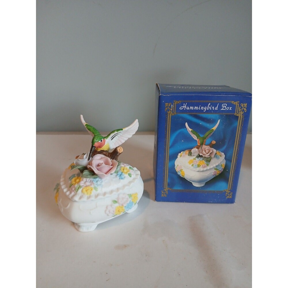 Hummingbird Heart Shape Lid Porcelain Trinket Box Heritage House 1997